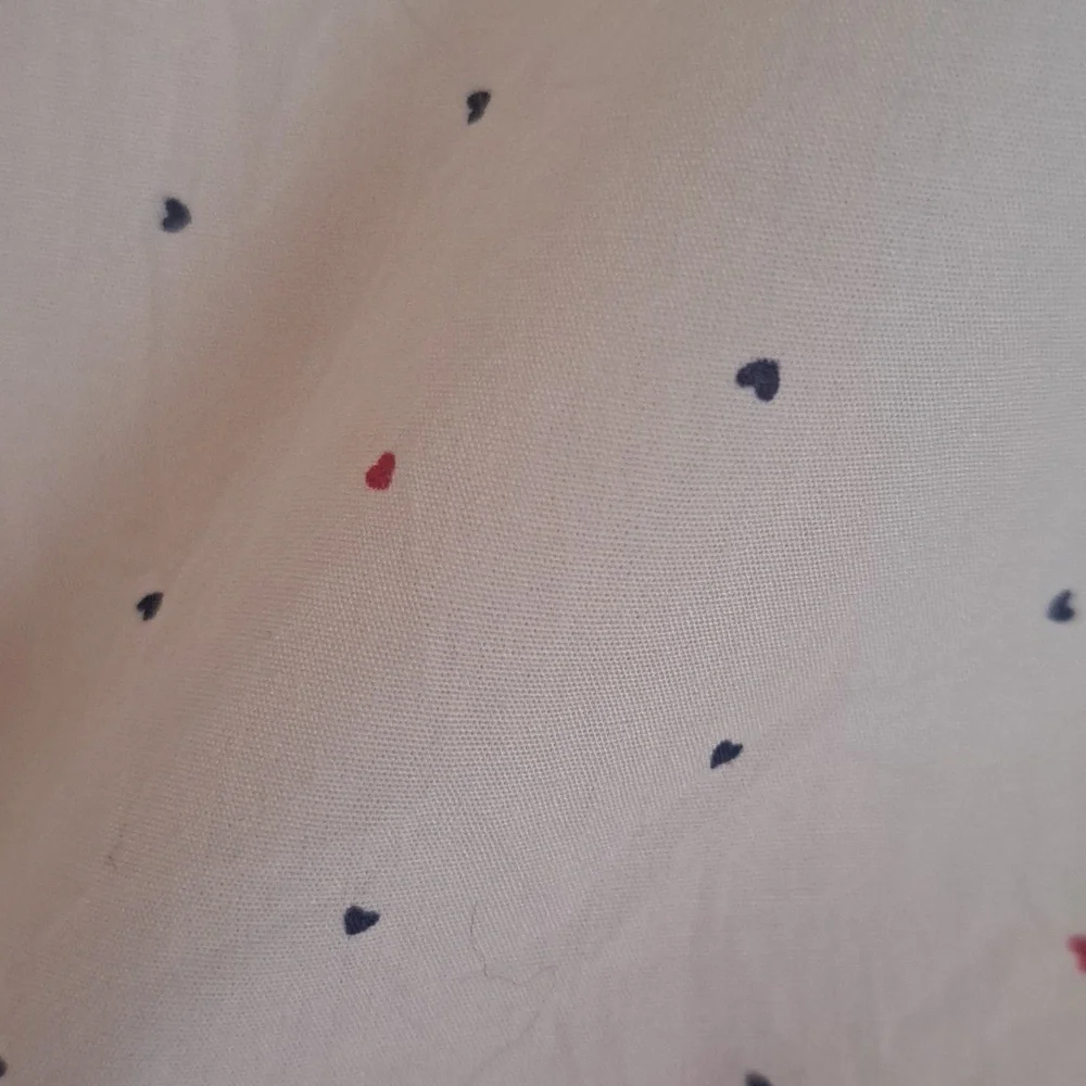 Frank & Eileen Barry White Cotton With Tiny Red And Navy Hearts Button EUC M - Picture 5 of 9